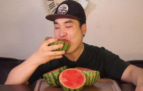 网红陈佩奇吃瓜视频,揭秘网红幕后生活  第3张 网红陈佩奇吃瓜视频,揭秘网红幕后生活  第3张